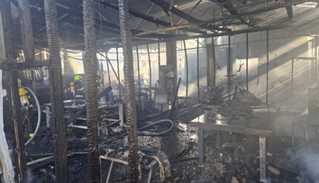 VIDEO: Ohnivé peklo pri Hlohovci. Plamene šľahali do obrovských výšok, vybuchovali plynové fľaše