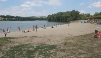 Prešli sme najobľúbenejšie jazerá a priehrady na Záhorí. Ľuďom neprekáža ani závadná voda