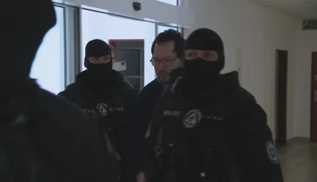 Dve chladnokrvné vraždy a ďalšie pokusy o vraždu. Mužovi, ktorý strieľal aj po policajtoch, hrozí doživotie