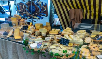 Takmer odpadli, keď zistili, koľko zaplatili za salámu a syr. Voľný trh, obhajuje sa predavač v Taliansku