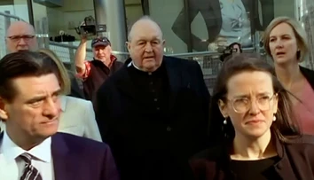 Bývalého arcibiskupa odsúdeného za zatajovanie obťažovania oslobodili