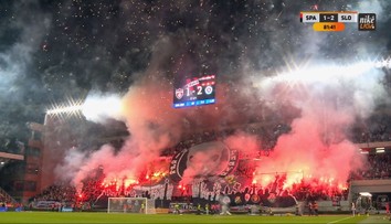 FOTOGALÉRIA: Dvakrát prerušené derby, štadión v plameňoch. Pozrite si najlepšie zábery z Trnavy