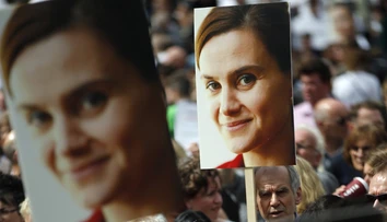 Proces s obvineným vrahom Jo Coxovej sa začne na jeseň