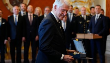 Americký exprezident Clinton v Prahe: Rozšírenie NATO bolo správne rozhodnutie a dobrá investícia