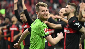 Bratislavčan Hradecký oslavuje double: Leverkusen po Bundeslige opanoval aj Nemecký pohár