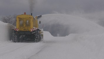 Sever Oravy sa borí s návalom snehu. Cestári sú už niekoľko dní v 24-hodinovom nasadení