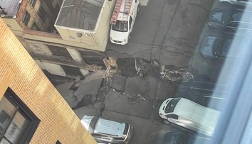 VIDEO: Na Manhattane sa zrútilo nadzemné parkovisko, jeden človek zomrel