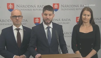 Ficovej vláde budeme pod kolená hádzať všetky polená, vyhlásil Šimečka. Opozícia zvoláva ľudí na protest