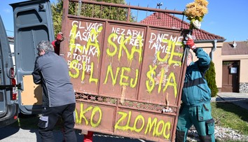 Spomienka na Jána a Martinu: Brána spred ich domu putovala do múzea, na mieste stavajú pomník