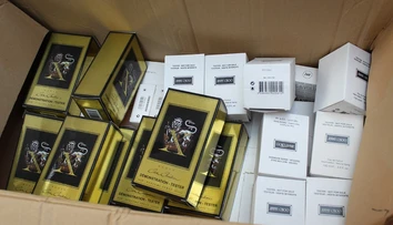 Zdá sa vám váš parfum akýsi slabý? Colníci zadržali v sklade v Bratislave tisícky falzifikátov