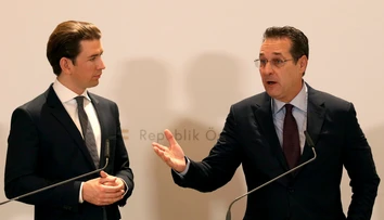 Rakúsky kancelár Kurz po korupčnom škandále žiada nové voľby