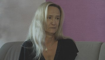 Nie je medzi živými, no chcú, aby platil. Vdova sa už bojí otvoriť poštovú schránku