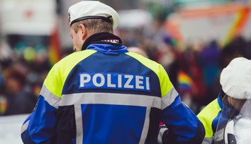 Muž bodol nožom na mníchovskej železničnej stanici policajta, ten utrpel ťažké zranenia