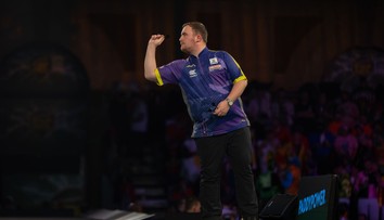 Na MS v šípkach píše pozoruhodný príbeh. Len 16-ročný chlapec si ide po titul