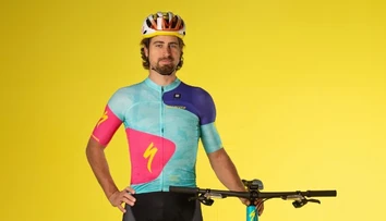 Sagan predstavil pred pretekmi bláznivý nový dres. Na štart ho však v piatok nepustili