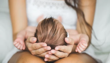 Matka sa po 38 rokoch dozvedela, že im v nemocnici zamenili deti. Potom prišiel ďalší šok