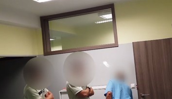 Urológovi, ktorý slúžil opitý, hrozí rok vo väzení