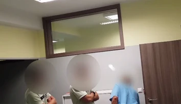 Urológovi, ktorý slúžil opitý, hrozí rok vo väzení