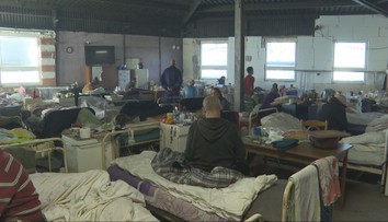 Mnohí pomoc odmietajú, kapacity sú napriek tomu plné. Útulky pre ľudí bez domova zažívajú nápor