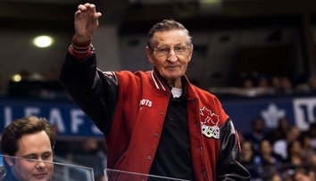 Smutná správa. Vo veku 82 rokov zomrel otec Waynea Gretzkého