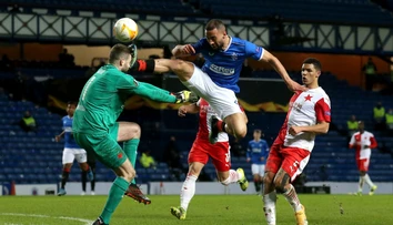 Kemar Roofe spoznal definitívny trest za brutálny kop do hlavy brankára Slavie