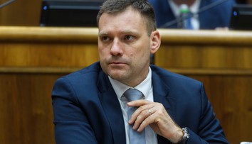 Malá Fatra sa rušiť nebude, slovenské vlky sa strieľať nejdú, vyhlásil minister Taraba