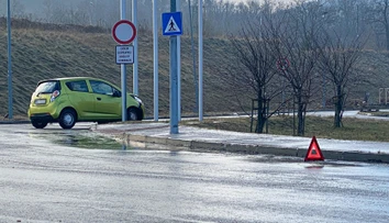 Na diaľnici D2 smerom do Bratislavy sa zrazili tri kamióny, tvoria sa tu kolóny