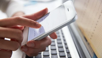 Sudcom zhabali mobily. Zisťovali sme, či sa policajti dostanú aj k vymazaným správam