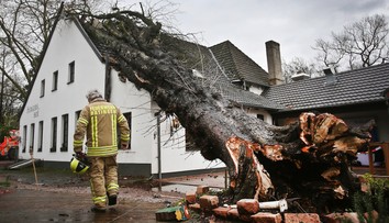 Búrka Knud nad Škandináviou zoslabla. Výstrahy meteorológovia zrušili