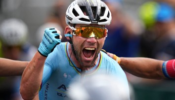 VIDEO: Veľký deň britského cyklistu. Mark Cavendish zaznamenal na Tour de France rekorný triumf a prekonal legendu