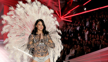 Najsexy modelka sa zmenila na nepoznanie. Akoby ju dopichali včely