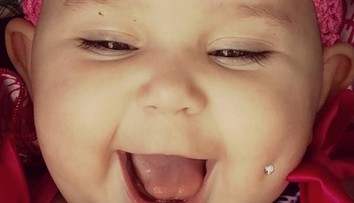 Mamička zverejnila fotku polročnej dcérky s pírsingom so silným posolstvom