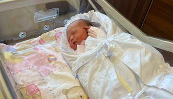 Ella sa narodila v Bratislave iba 40 sekúnd po polnoci. Mathias predbehol Erika o tri minúty