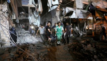 Najmenej 24 mŕtvych, takmer 100 zranených. Izrael útočil na mešitu a školu v Pásme Gazy