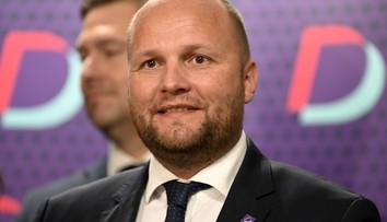 Poslanci Smeru podali trestné oznámenie na Jaroslava Naďa. Podozrievajú ho z prijatia úplatku 3,5 milióna eur