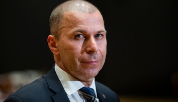 Prokurátor podal obžalobu na exprezidenta polície Kovaříka za zmarenie zásahu Santusovej