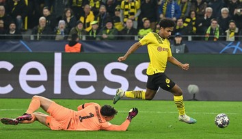 VIDEO: Protiútok ako blesk a salto vzad, Adeyemi pochoval nádeje Chelsea. Benfica rabovala v Belgicku