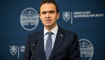Vláda podá návrh na odvolanie šéfa SIS Aláča. Hamrana sa premiér zastal