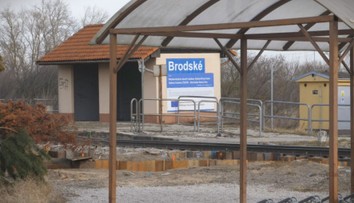 Obyvatelia Brodského majú pre problém s vlakovou dopravou hlavy v smútku. Riešenie je otázne