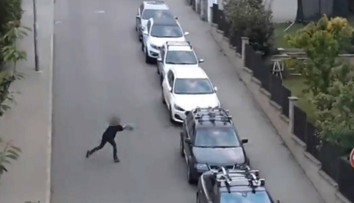 VIDEO: Opitá žena v Brne demolovala autá. Robila tak s propán-butánovou fľašou