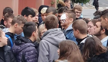 Andreas zázrakom prežil nehodu autobusu. Prišiel si uctiť pamiatku tých, ktorí také šťastie nemali
