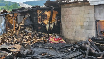 Tragický požiar obydlí v Lipanoch, vyžiadal si jednu obeť