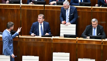 Poslanci Smeru trvajú na odvolaní Šimečku. Pripúšťajú však, že v parlamente tak vznikne problém