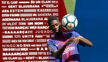 Nová akvizícia Barcelony Dembélé už má po operácii, podľa klubu úspešnej
