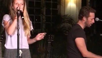 Gény nezaprie. Pozrite si, ako spieva dcéra Gwyneth Paltrow a speváka z Coldplay
