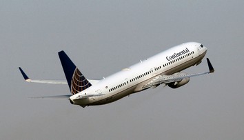 Boeing zastavil prevádzku asi 50 lietadiel, dôvodom sú praskliny