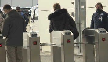 Sťažnosti zamestnancov pribúdajú. Firmy ich nútia, aby si testovanie dodatočne nadrobili