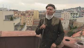 Je najstarším kominárom v Bratislave. Hoci sa tejto práci venuje už polstoročie oddych neplánuje