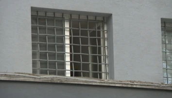 Muž, ktorého našli mŕtveho v cele v Bratislave, bol podozrivý z týrania. Údajne ho udusil spoluväzeň