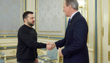 David Cameron sa na prvej zahraničnej ceste stretol na Ukrajine s Volodymyrom Zelenským